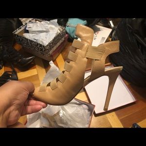 Guess sandals size 8